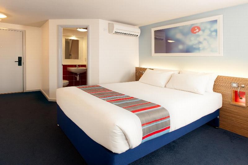 แทรเวลลอดจ์ แบรคเนล เซ็นทรัล Hotel แบล็กเนลล์ ภายนอก รูปภาพ