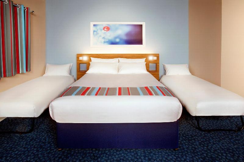 แทรเวลลอดจ์ แบรคเนล เซ็นทรัล Hotel แบล็กเนลล์ ภายนอก รูปภาพ